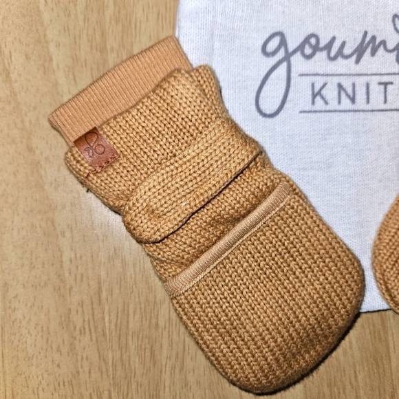 NEW Goumi 3-6M Knit Mittens in Acorn - Picture 2 of 4